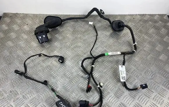 Jeep Grand Cherokee WL Rear door wiring loom P68459353AD