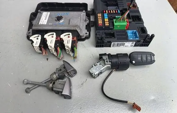 Peugeot 2008 I Engine ECU kit and lock set 9811545080