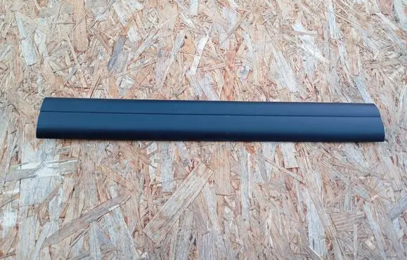 Front sill trim cover