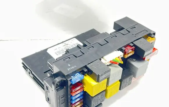 Mercedes-Benz CLK A209 C209 Fuse module 2095451101 5DK00848511