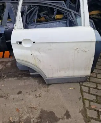 Chevrolet Captiva Rear door