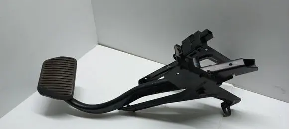 Volvo V70 Brake pedal 8622064