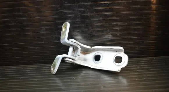 Opel Mokka Rear door lower hinge