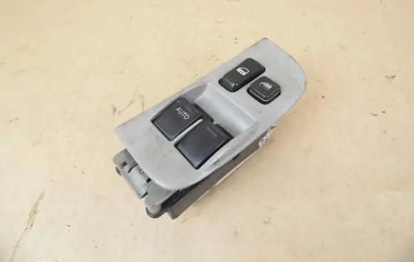 Toyota Corolla E110 Electric window control switch 8482012361
