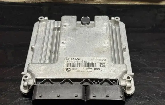 BMW 7 F01 F02 F03 F04 Engine control unit/module 0281030736 030204037 8577835