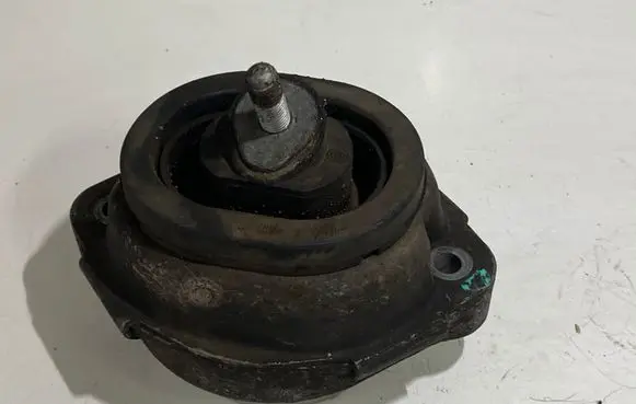 BMW X5 E53 Engine mount bracket 675843001