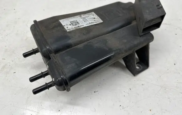 Jeep Compass Active carbon filter fuel vapour canister 05209920AA