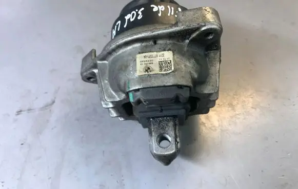 BMW 5 F10 F11 Engine mount bracket 22116777371 6777371