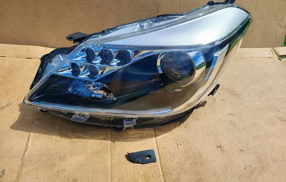 Toyota Yaris Headlight/headlamp 0D93