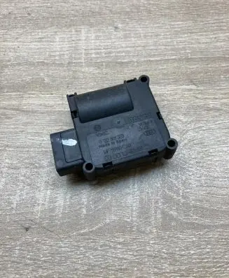 Audi A8 S8 D3 4E Air flap motor/actuator 4E0820511 0132801323
