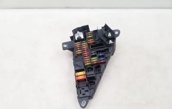BMW 5 E60 E61 Fuse module 6906603