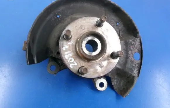 Toyota Yaris Verso Front wheel hub spindle knuckle