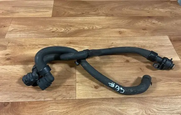 Engine coolant pipe/hose