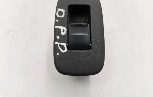 Toyota Auris 150 Electric window control switch