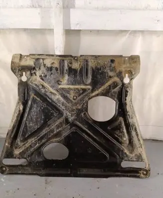 Jeep Grand Cherokee (WK) Engine splash shield/under tray 054A8100