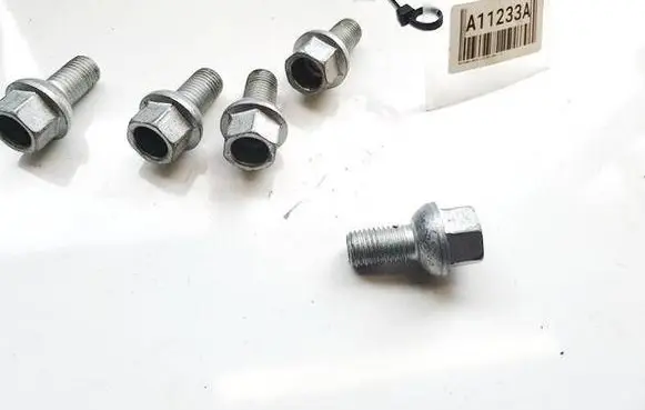 Mercedes-Benz C W203 Nuts/bolts
