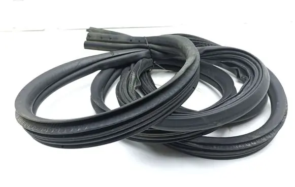 Iveco Daily 6th gen Front door rubber seal 