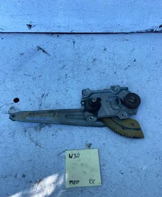 Toyota Corolla E100 Rear door manual window regulator 