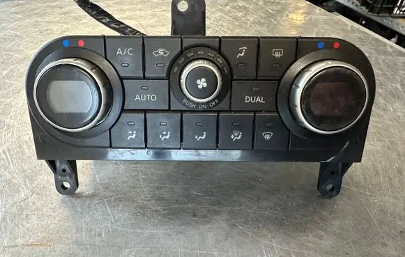 Nissan Qashqai Climate control unit 27500BR47B