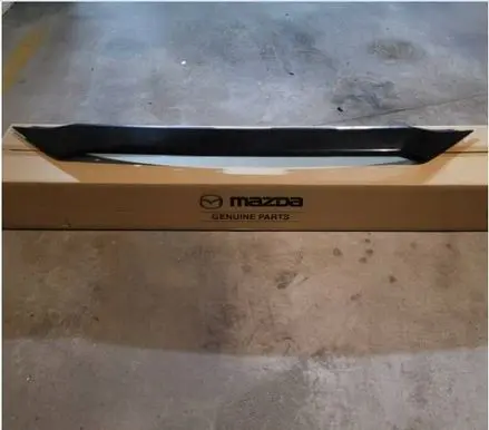 Mazda CX-5 II Front bumper upper radiator grill KSD