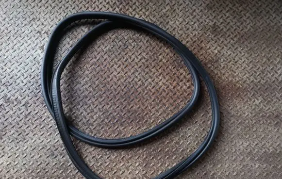 Peugeot 3008 II Trunk rubber seal (body) 