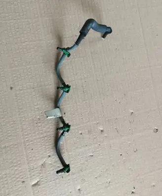 Peugeot 2008 I Fuel injector supply line/pipe 