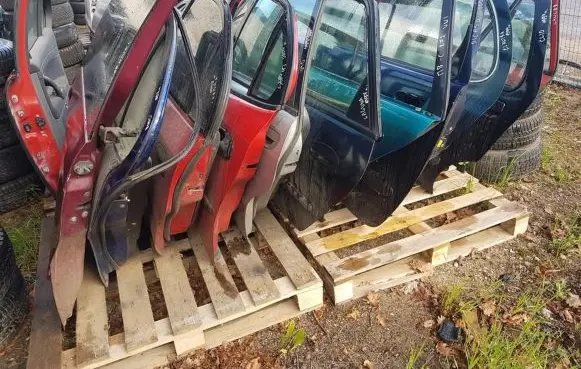 Mitsubishi Carisma Rear door