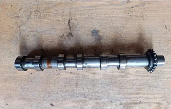 Peugeot 607 Camshaft 4r8q6a270ab