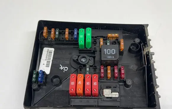 Volkswagen Golf Plus Fuse module 1K0937125A