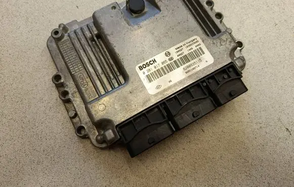 Renault Trafic II (X83) Engine control unit/module 0281017065 8201105714 8200935115