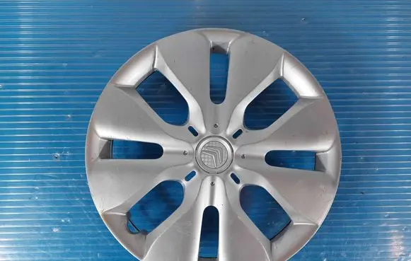 Citroen C1 R14 wheel hub/cap/trim 