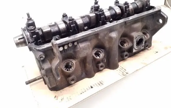Volkswagen Transporter - Caravelle T3 Engine head 028103373M