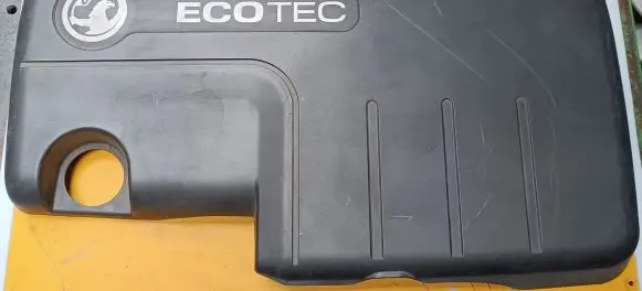 Opel Astra J Engine cover (trim) 55581776 55581775