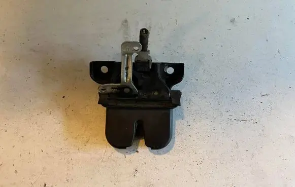 Audi A3 S3 8L Tailgate/trunk/boot lock/catch/latch 8L0827505E