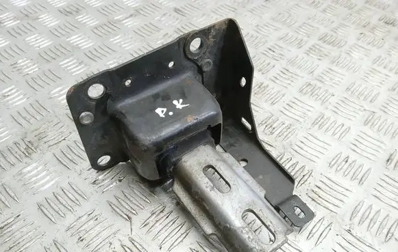 Engine mount bracket