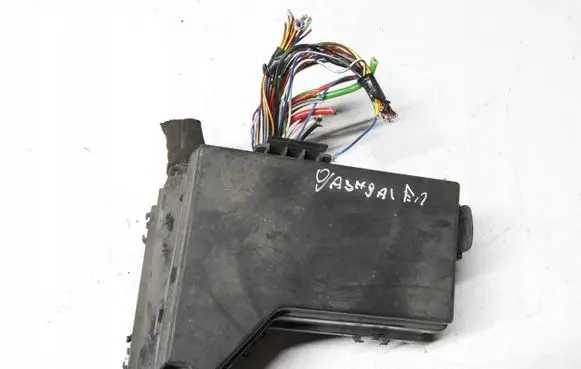 Nissan Qashqai Relay mounting block 5r76fgtuf57i68o