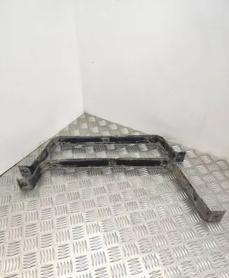 Fuel tank mounting bracket
