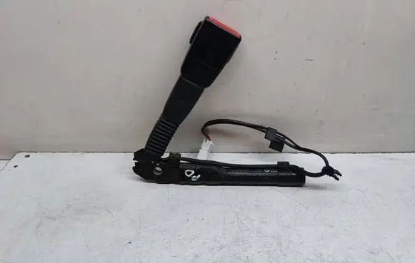 BMW 1 F20 F21 Front seatbelt buckle 7259388