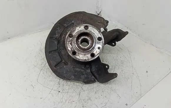 Skoda Fabia Mk1 (6Y) Front wheel hub spindle knuckle