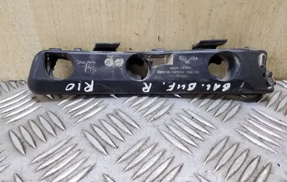 Rear bumper mounting bracket