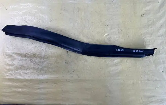 Mercedes-Benz C W204 Engine compartment rubber A2046280898