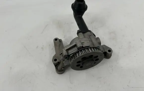 Volkswagen Golf VI Oil pump 03L115105B