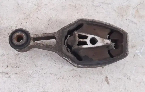 Citroen C3 Engine mount bracket 9815650580