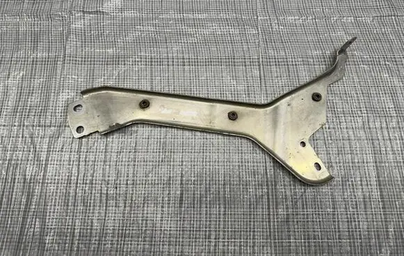 Maserati GranTurismo Radiator mount bracket D778210