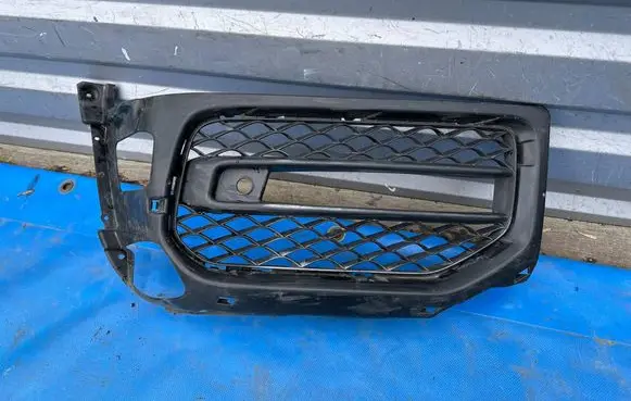 Mercedes-Benz G W463 2nd Gen Front bumper lower grill A4638857601