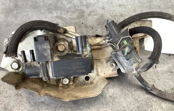Toyota Avensis T250 Turbo solenoid valve 258190R010 70051307 05T123