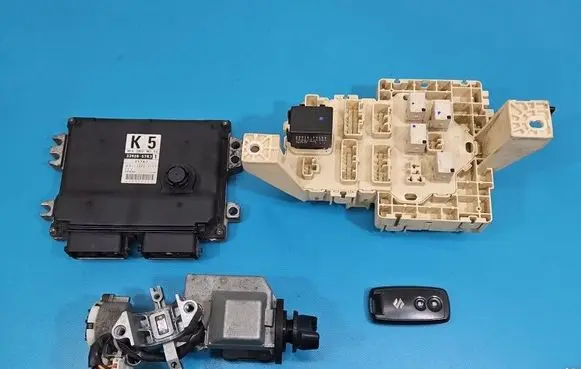 Suzuki Swift I Engine control unit/module ECU 3392057K3 IMPRK1566419