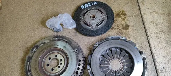 Dacia Sandero II Clutch set kit 123115669R 301012218R 302101221R