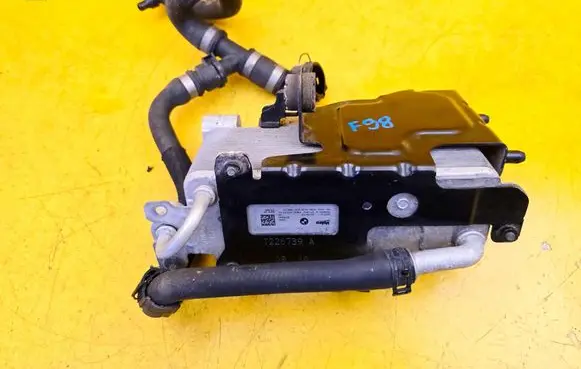 BMW X4M F98 Air conditioning (A/C) air dryer 8075560