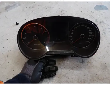 Volkswagen Polo V 6R Speedometer (instrument cluster) 6R0920860H 1220701139 V00410102